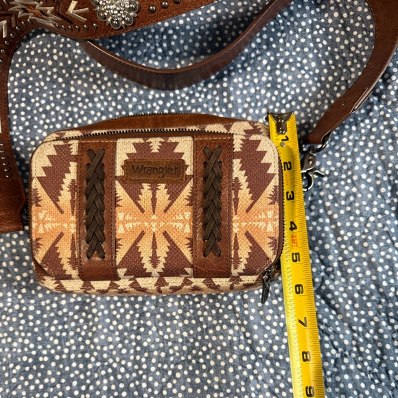 Wrangler Brown and Cream Geometric Crossbody Bag - Picture 4 of 7